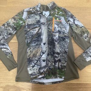 Mossy oak camo quarter zip size L EUC no signs of wear